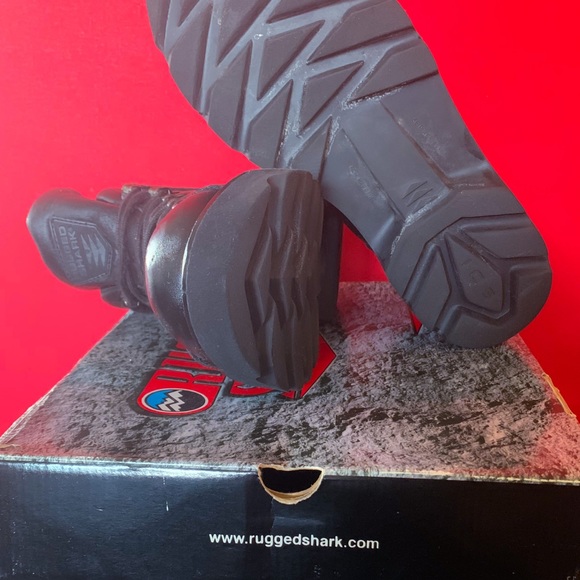 SHOE - Picture 4 of 4